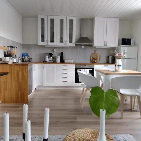 Light With Free Parking דירה