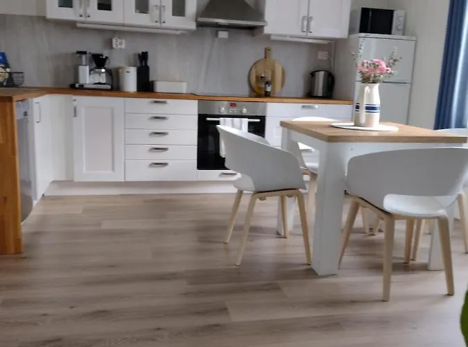 Light With Free Parking *