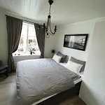 Light With Free Parking Apartamento